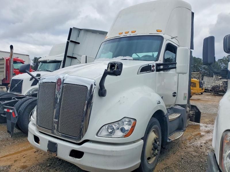2016 Kenworth T680 Semi Truck