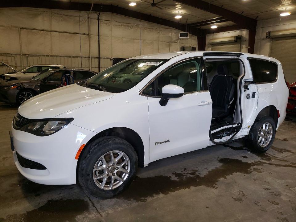 2022 Chrysler Voyager lx