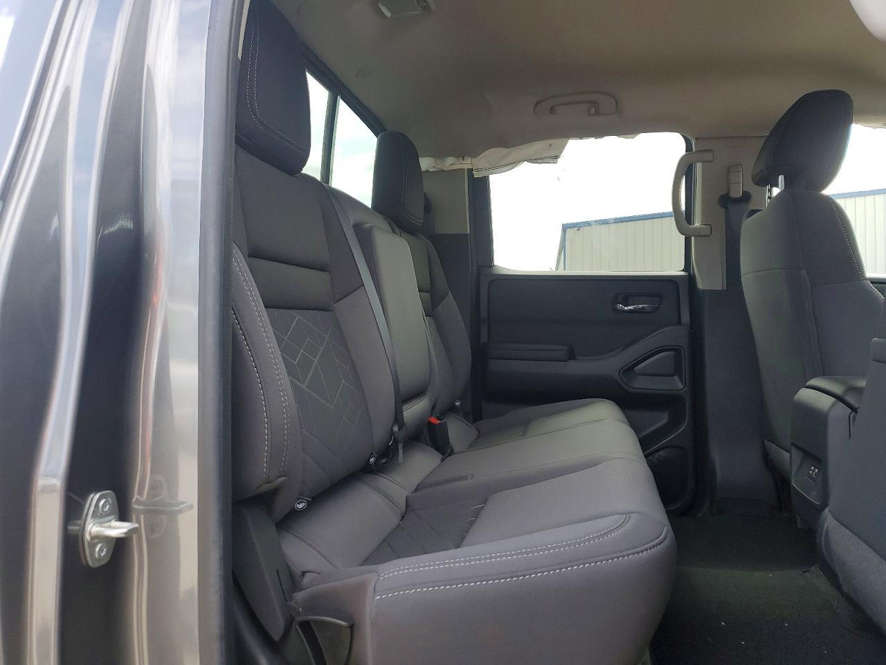 2025 Nissan Frontier SV