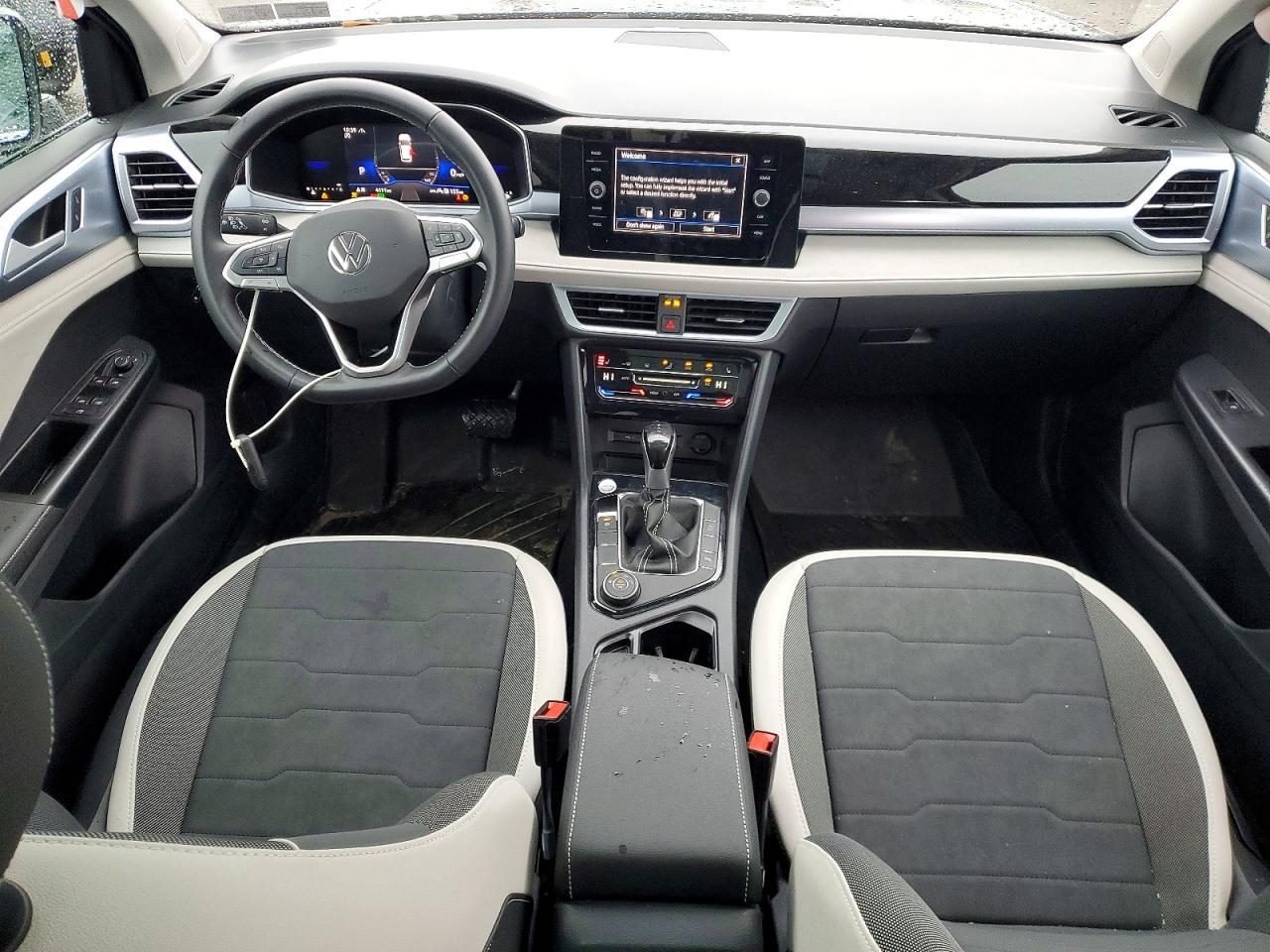 2025 Volkswagen Taos se