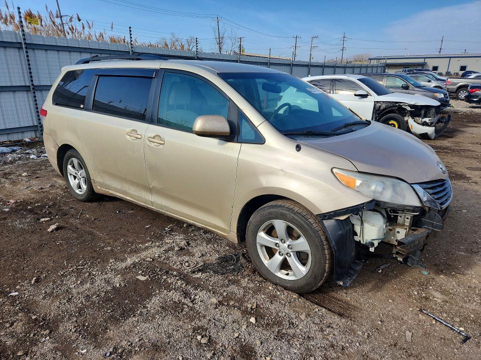2014 Toyota Sienna le 8-passenger