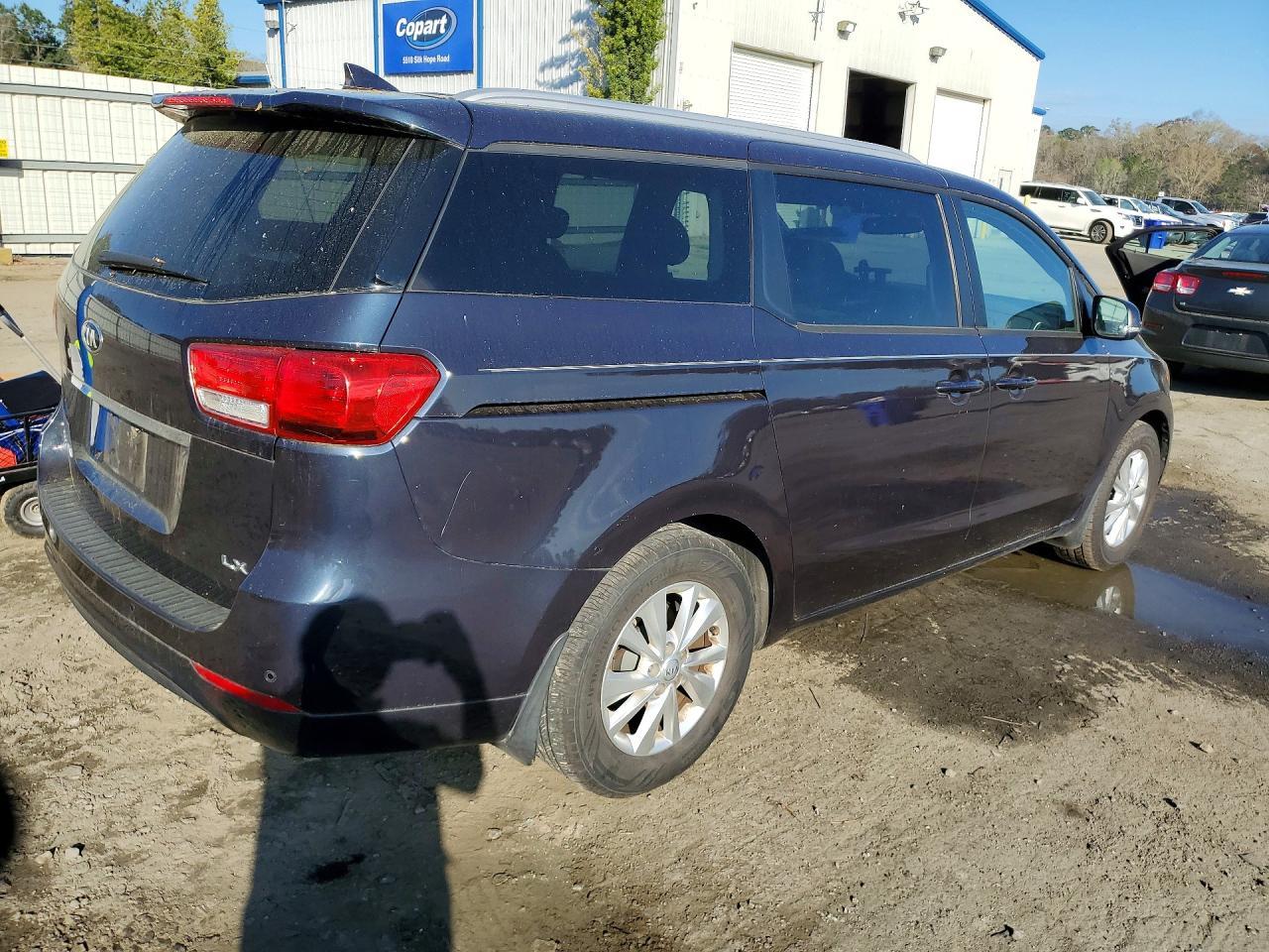 2017 KIA Sedona lx