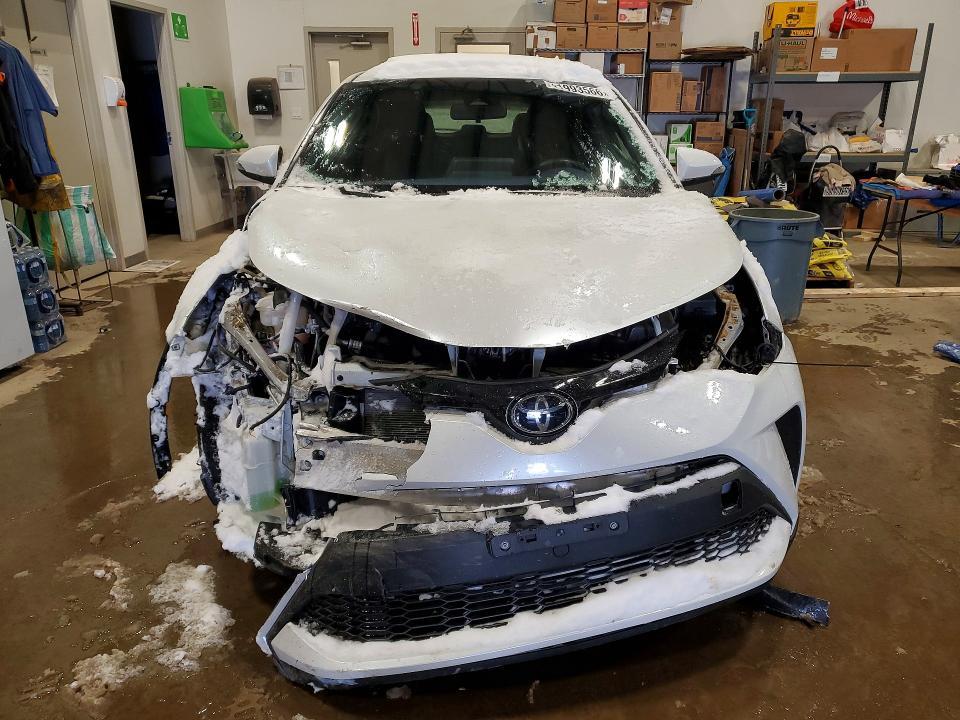 2022 Toyota C-hr xle