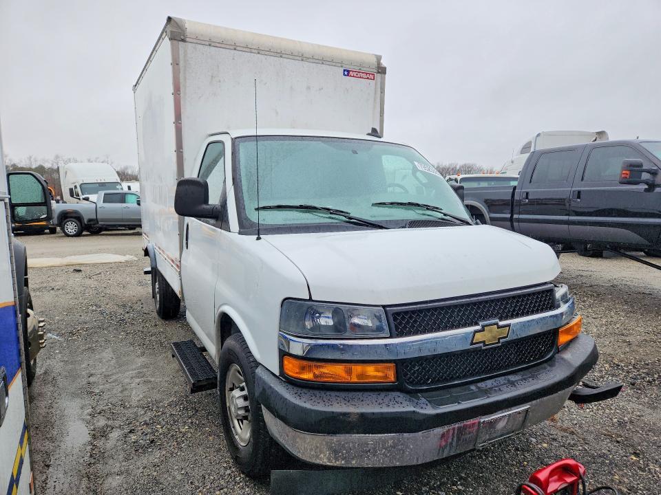 2022 Chevrolet Express box Truck