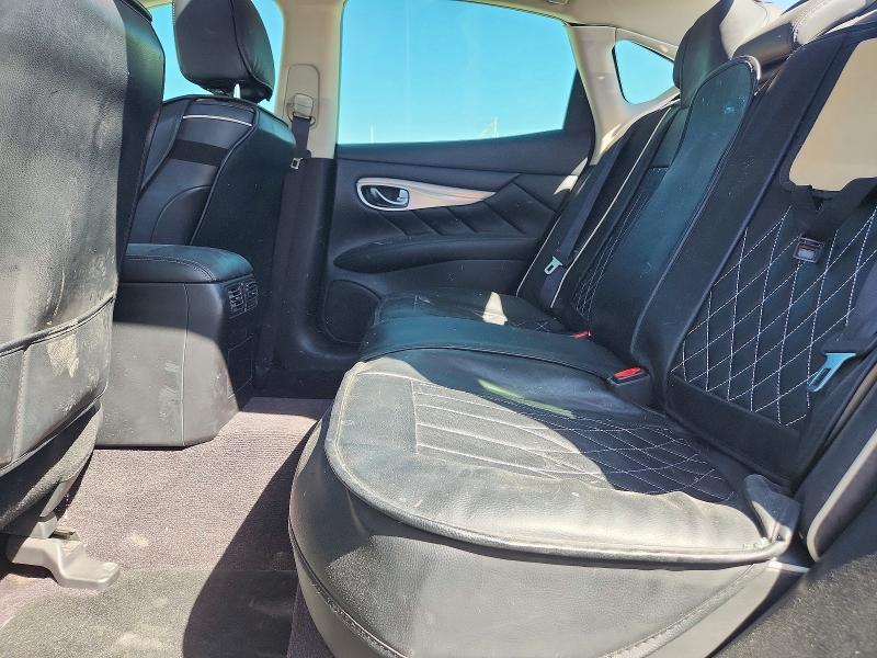 2016 Infiniti Q70 3.7