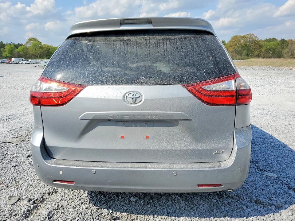 2015 Toyota Sienna xle 8-passenger