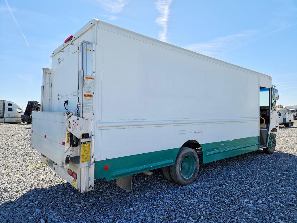 2015 Freightliner MT45G Chassis Delivery Truck