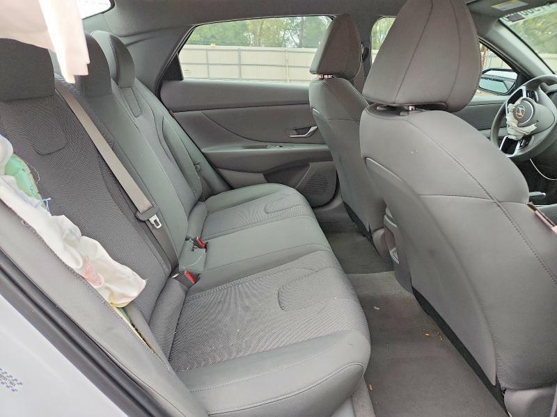 2024 Hyundai Elantra se