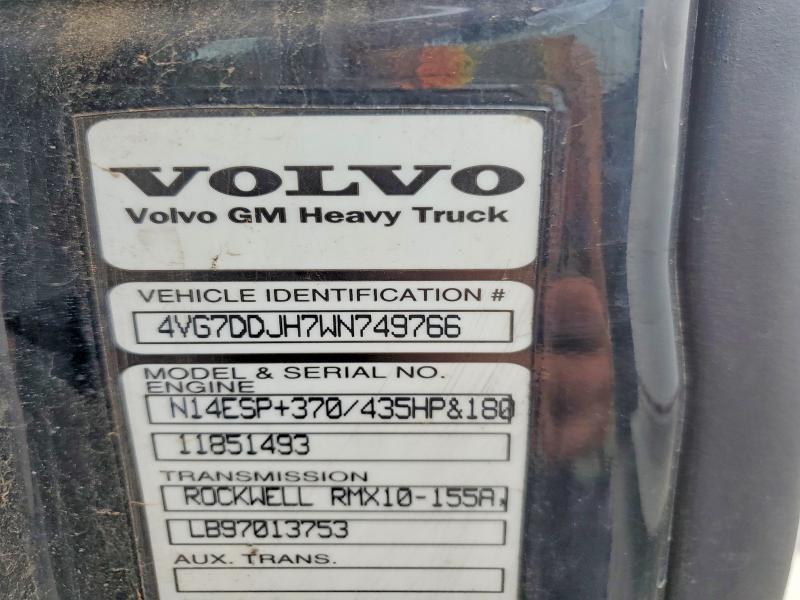 1998 Volv O VN Semi Truck