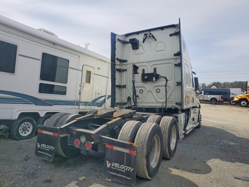 2019 Freightliner Cascadia 126