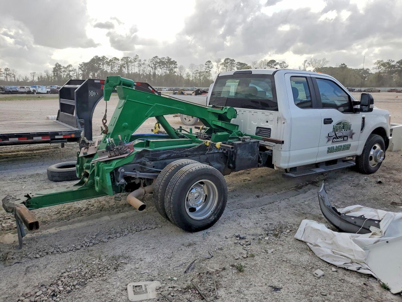 2019 Ford F350 Super-TOW Truck