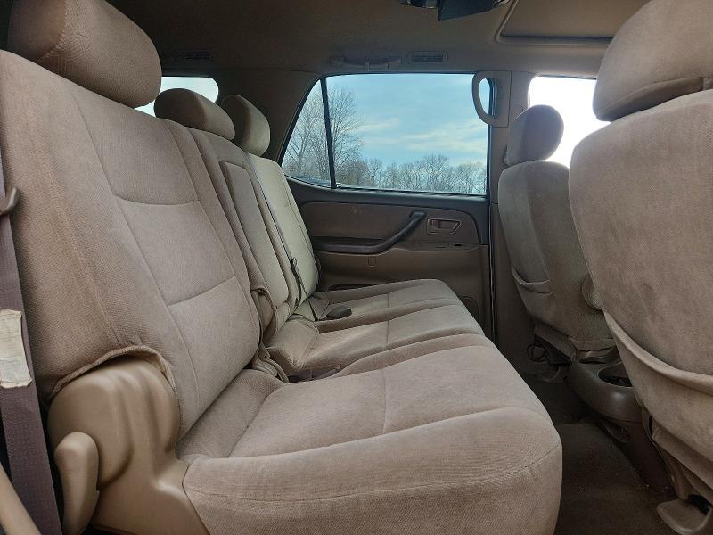 2004 Toyota Sequoia SR5