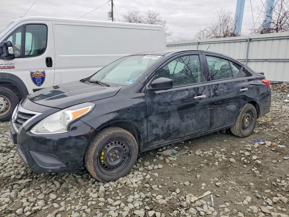 2018 Nissan Versa sv