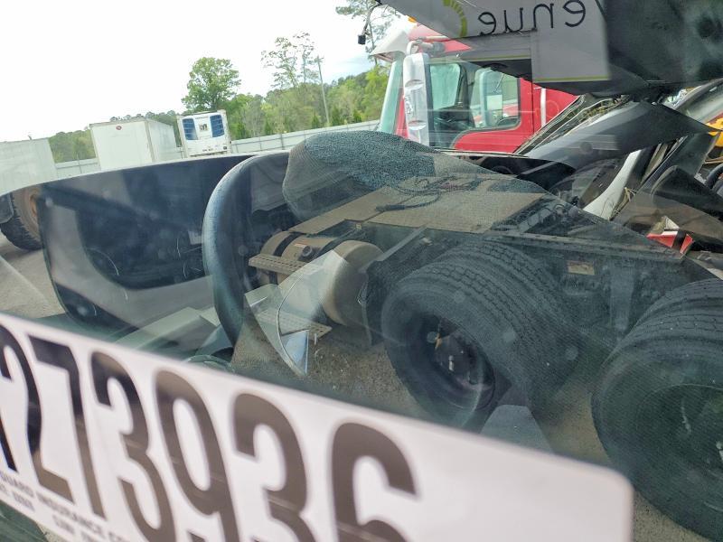 2020 Freightliner Cascadia 126