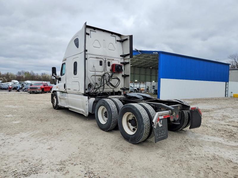 2015 Freigliner 2015 Freightliner Cascadia Semi Truck