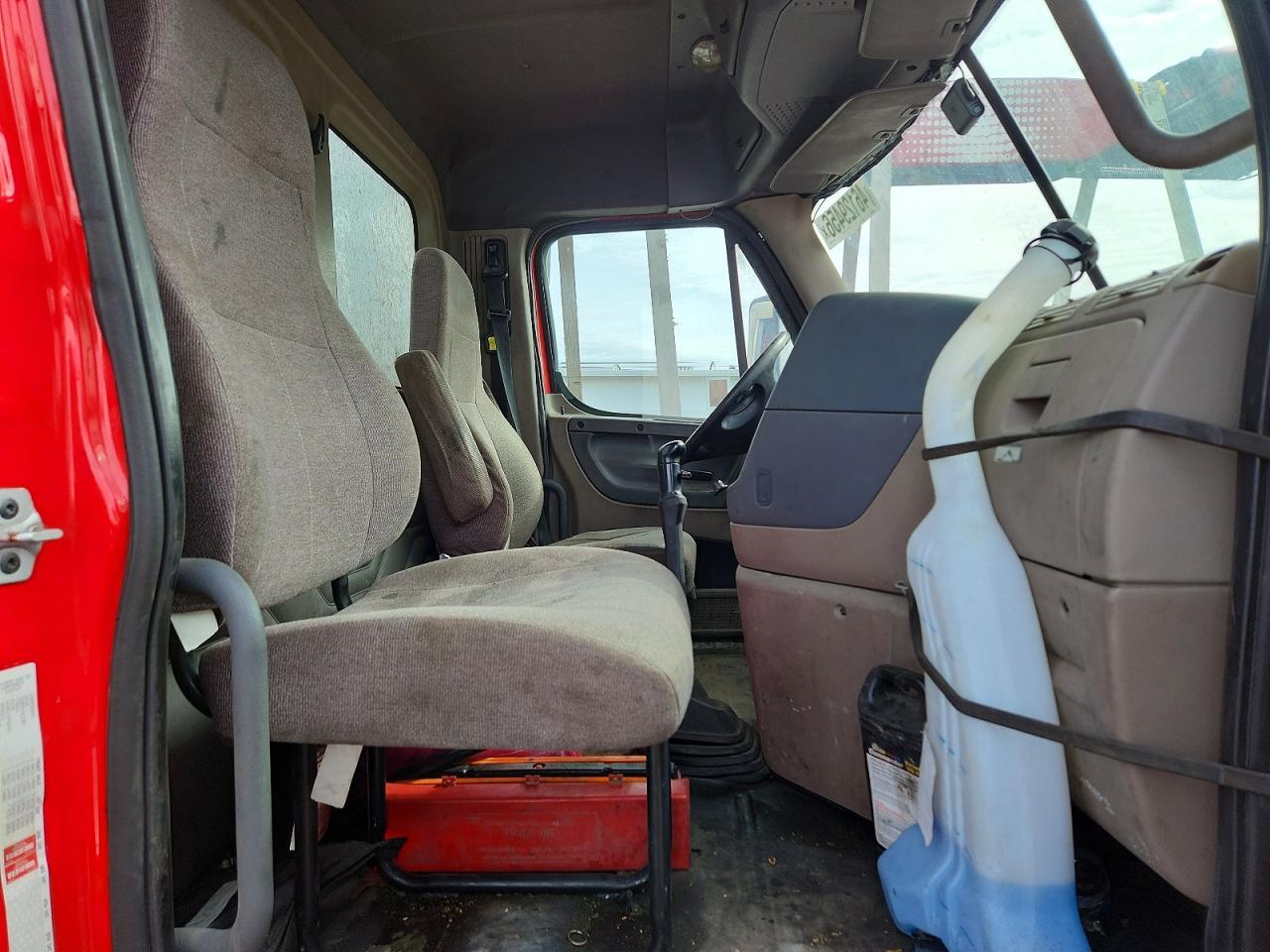 2011 Freigliner 2011 Freightliner Cascadia Semi Truck