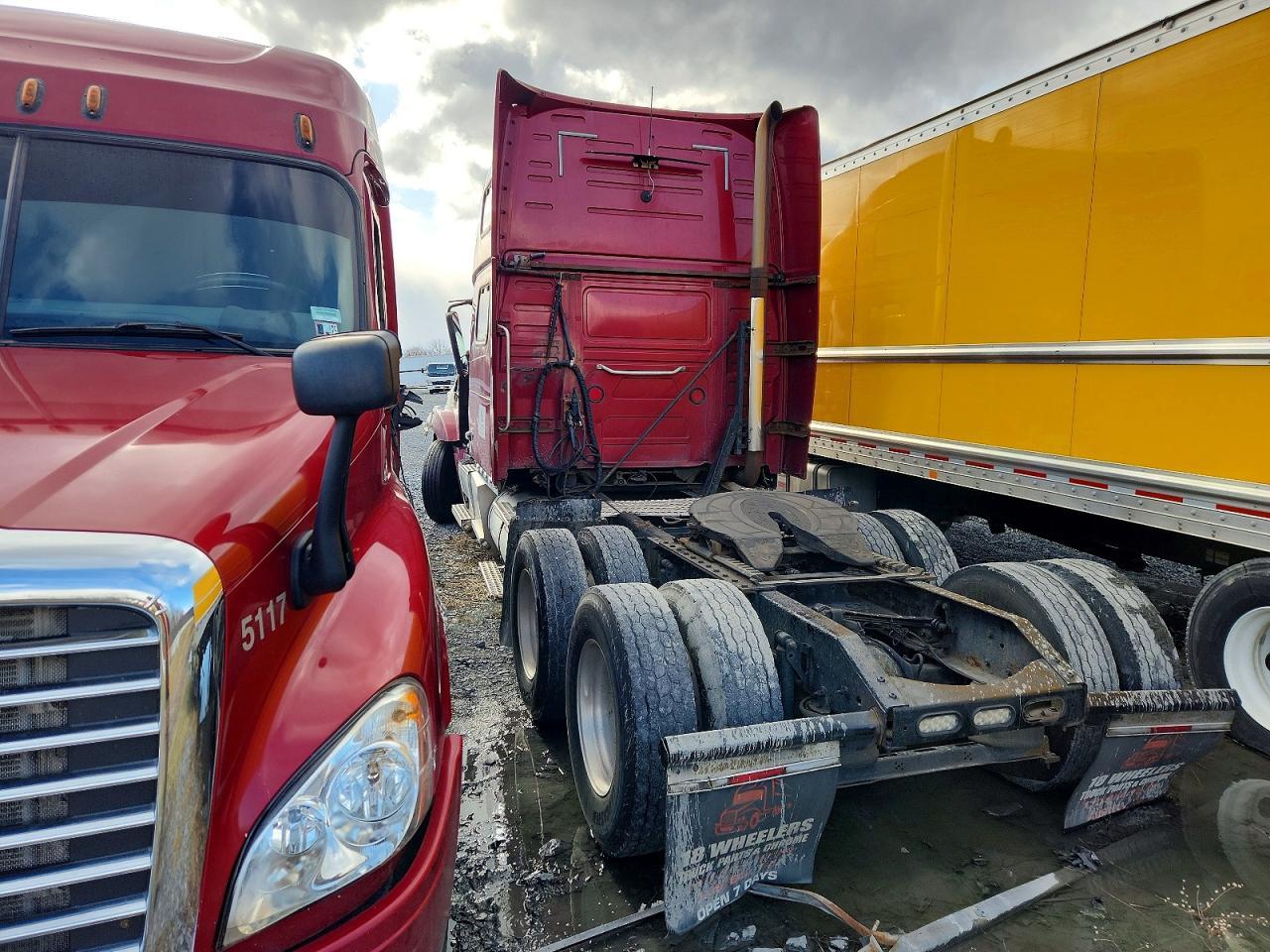2008 Volvo VT Semi Truck
