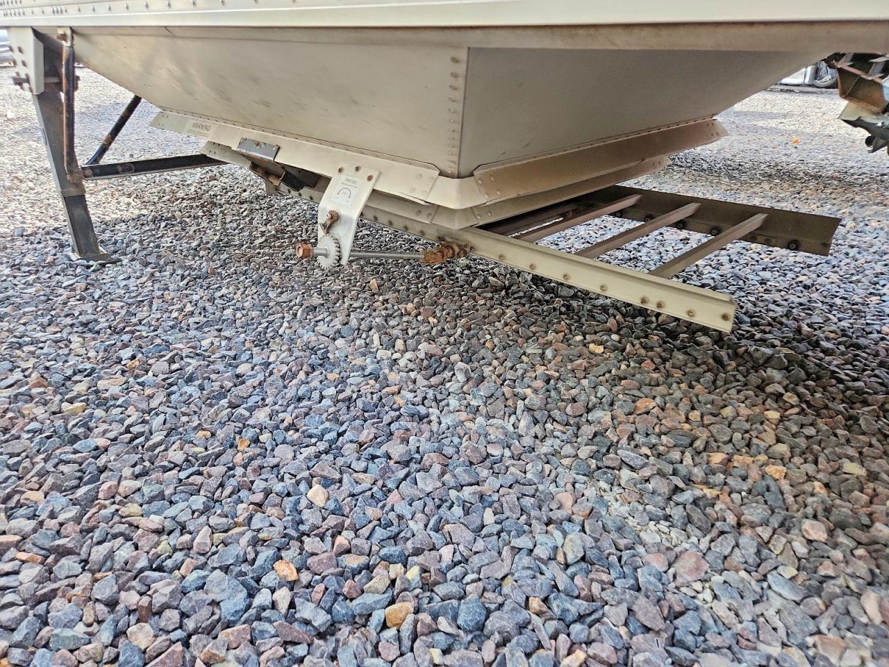 2013 Stroughton Ahvcw-422T-AR-A Grain Trailer