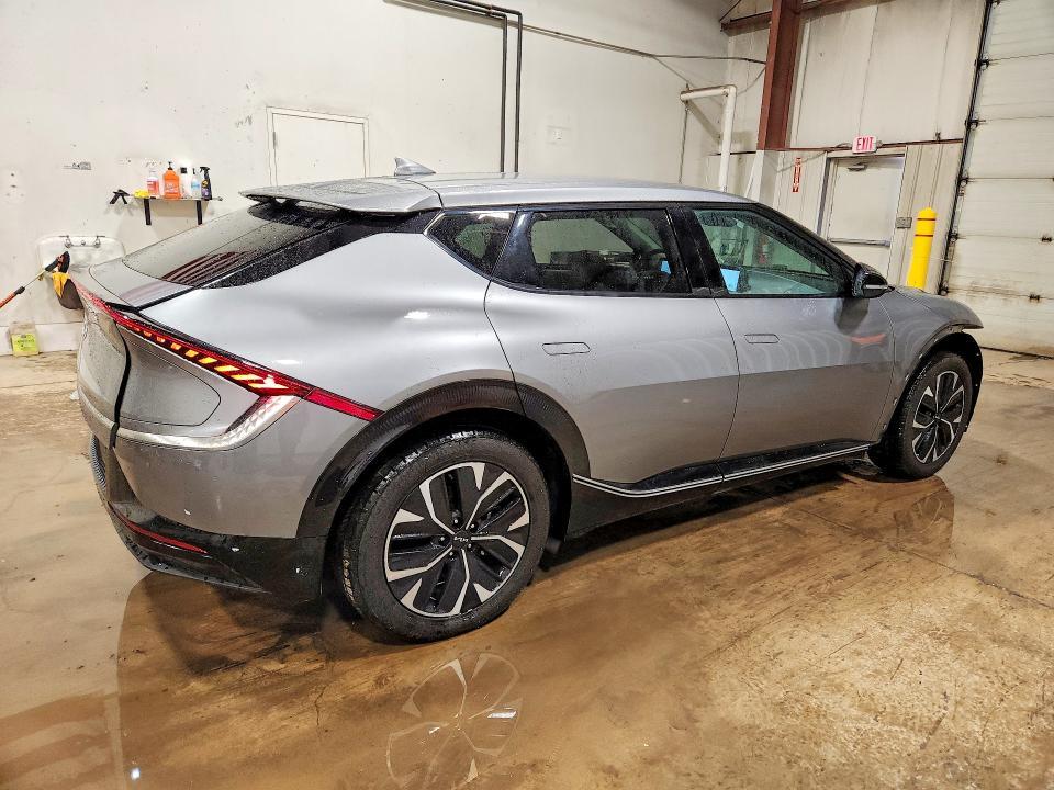 2024 KIA EV6 Wind