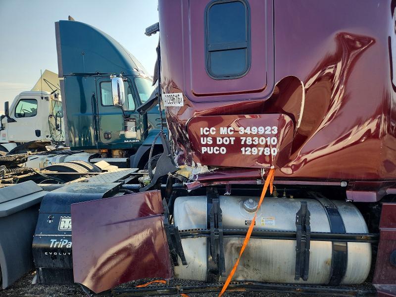 2022 Freigliner Cascadia 126