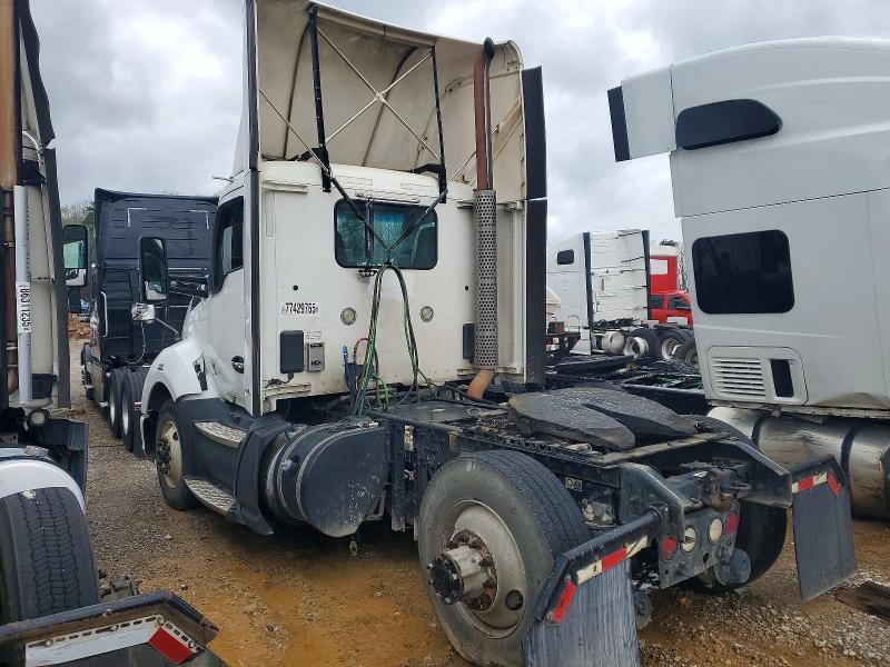 2016 Kenworth T680 Semi Truck