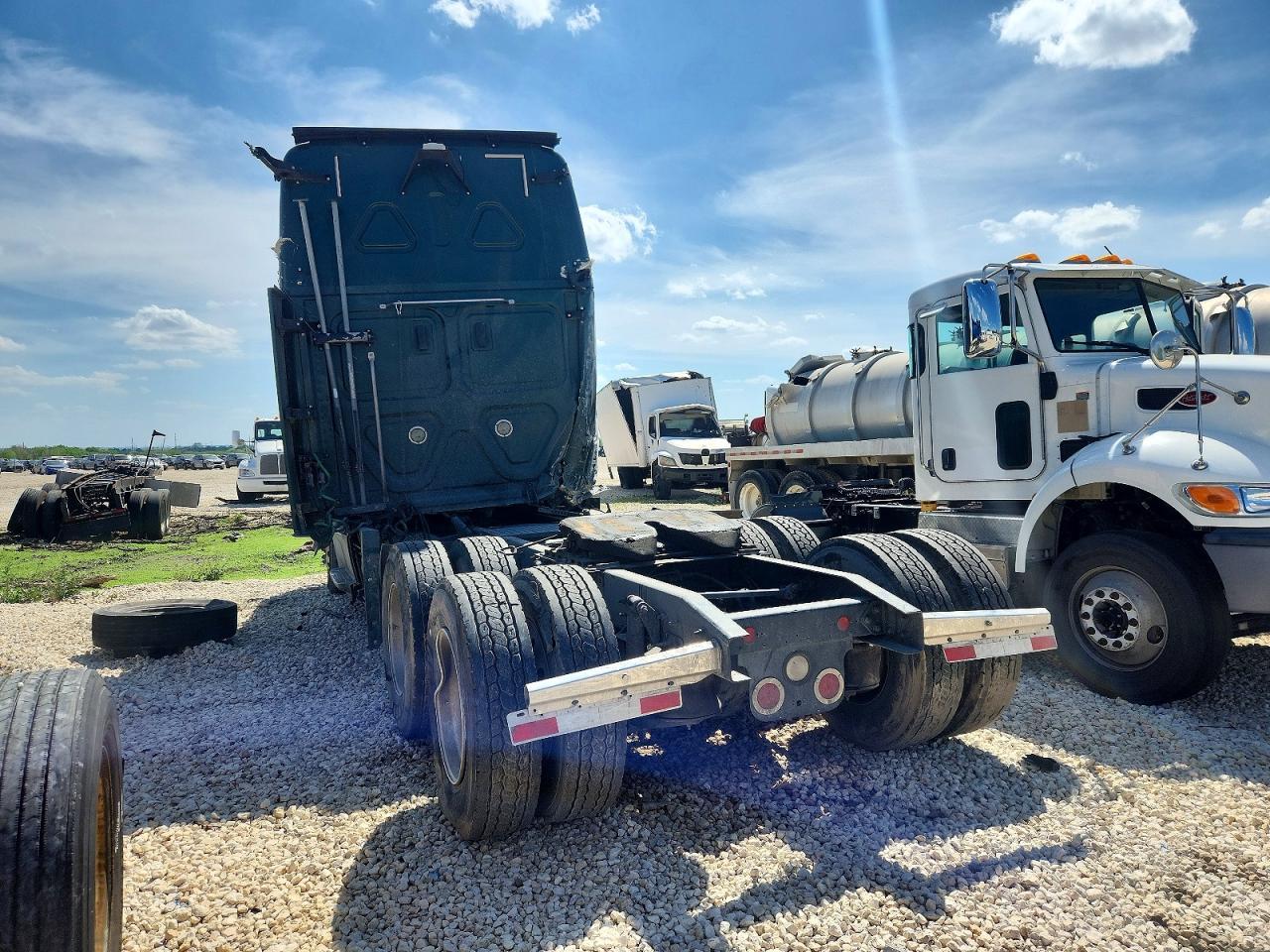 2018 Freigliner 2018 Freightliner Cascadia 125 Semi Truck