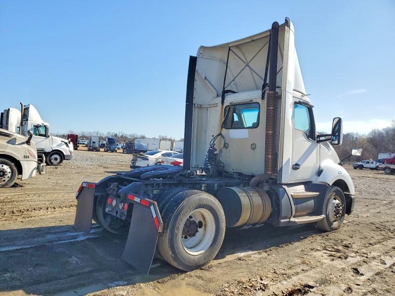2016 Kenworth T680 Semi Truck