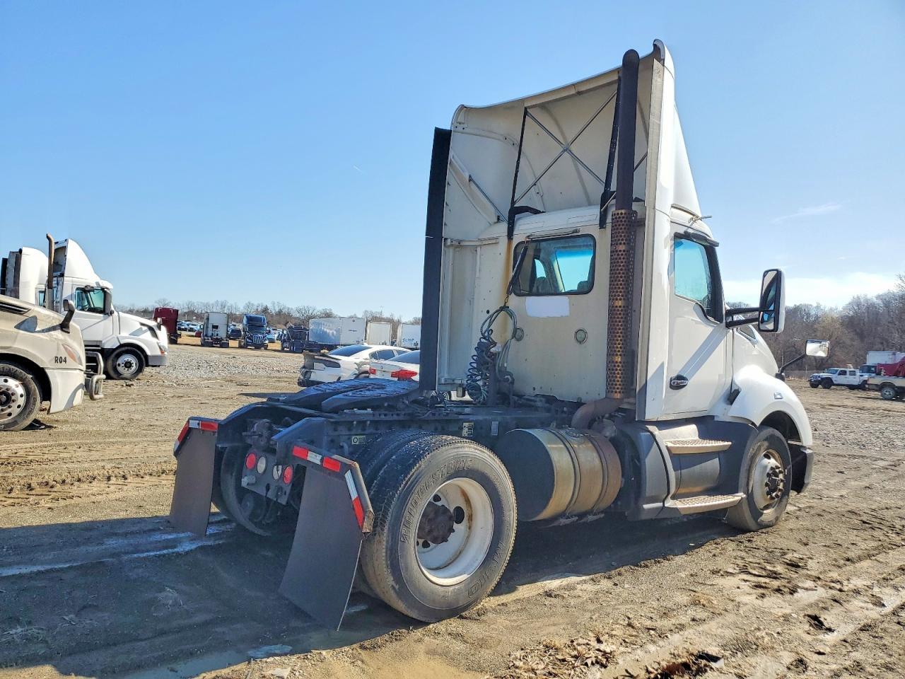 2016 Kenworth T680 Semi Truck