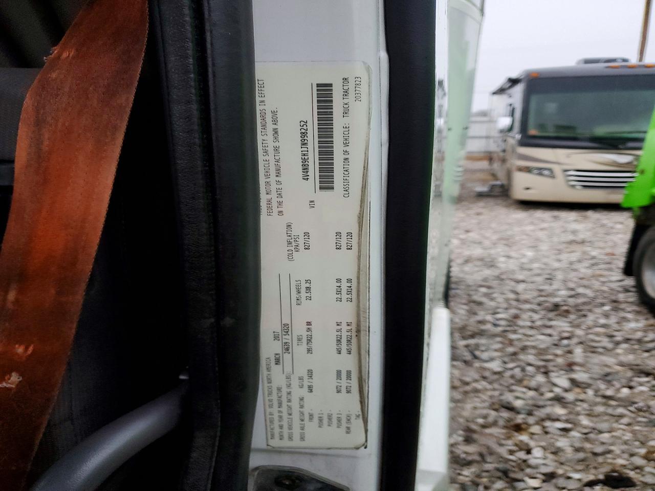 2018 Volvo VNL Semi Truck