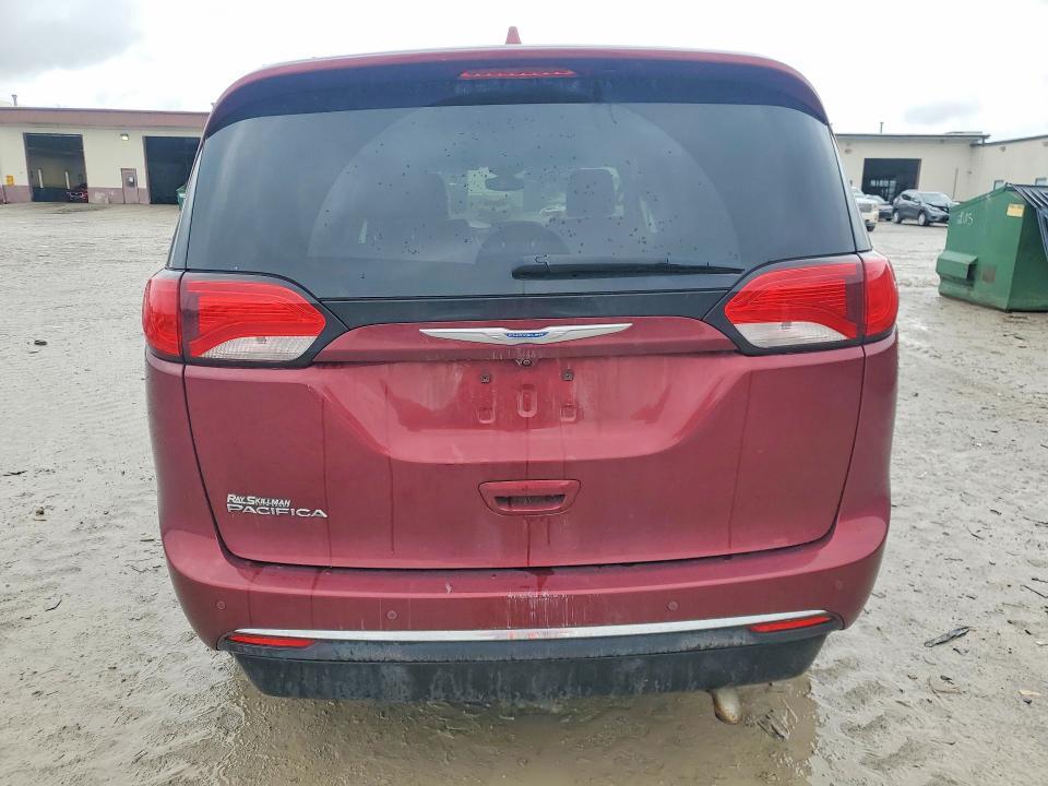 2017 Chrysler Pacifica Touring l
