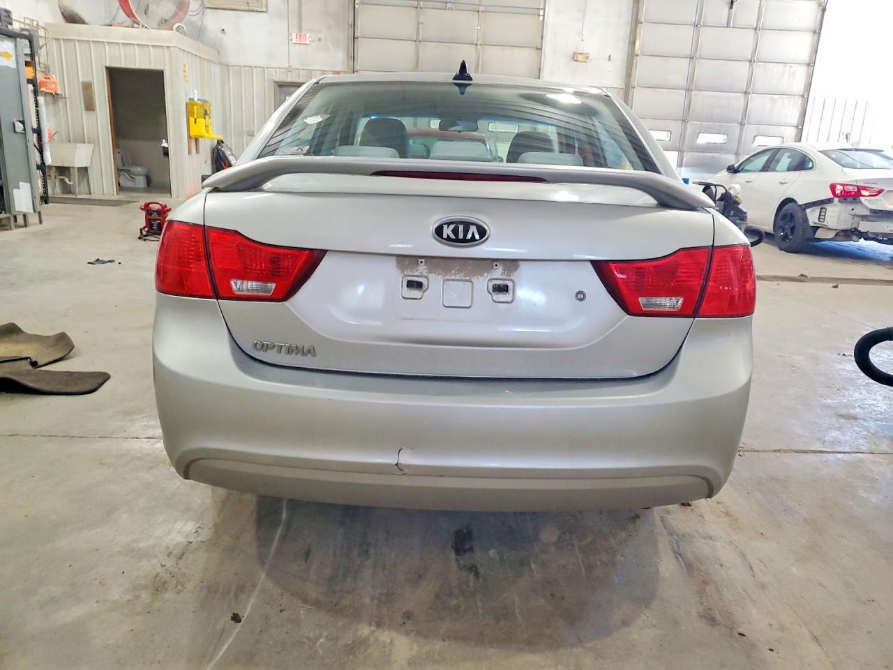 2010 KIA Optima lx