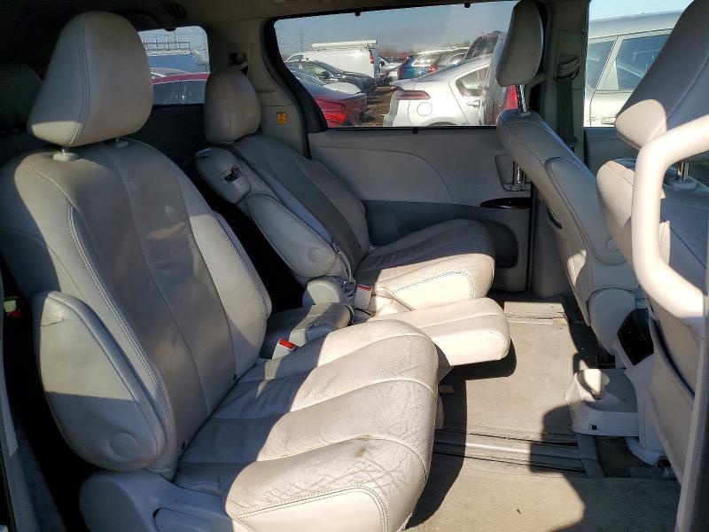 2013 Toyota Sienna xle 8-passenger