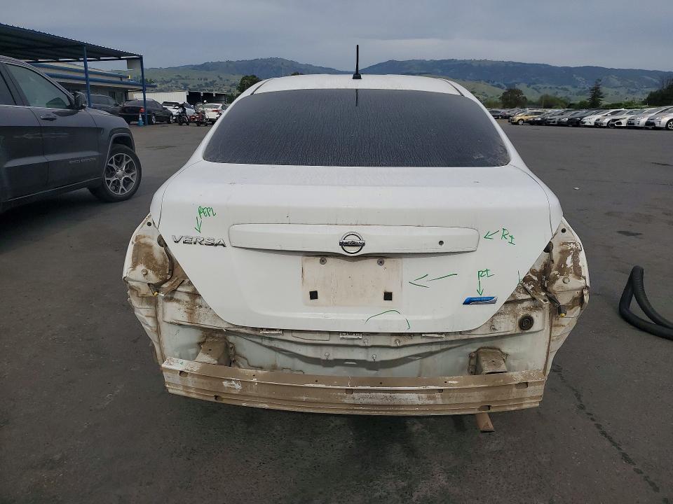 2013 Nissan Versa 1.6 s