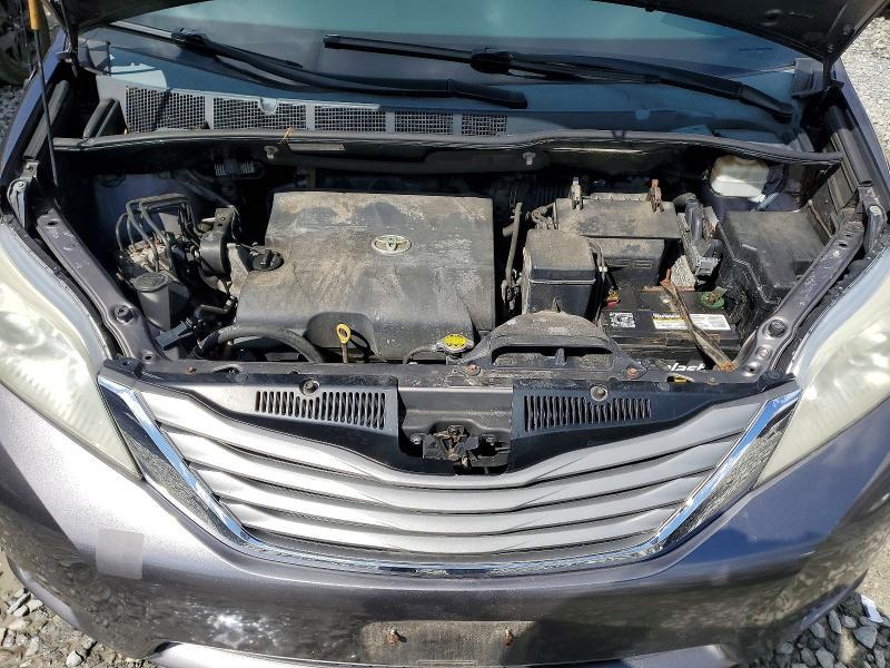 2013 Toyota Sienna xle 7-passenger