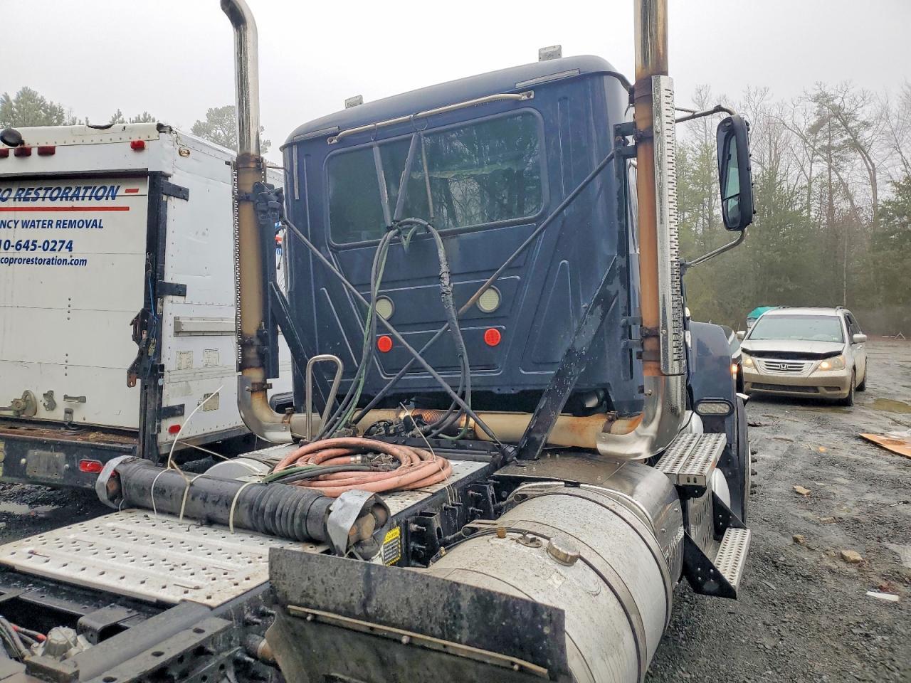 2017 Mack CHU613 Semi Truck