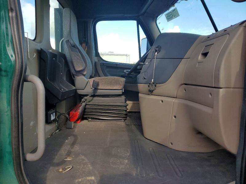 2018 Freigliner 2018 Freightliner Cascadia 113 Semi Truck