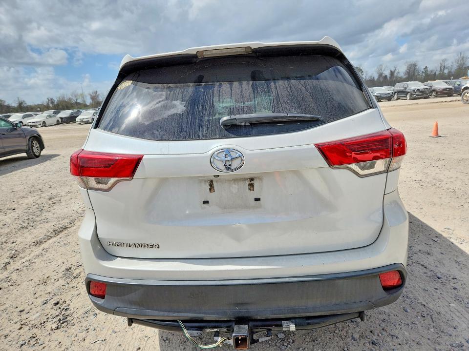 2018 Toyota Highlander le
