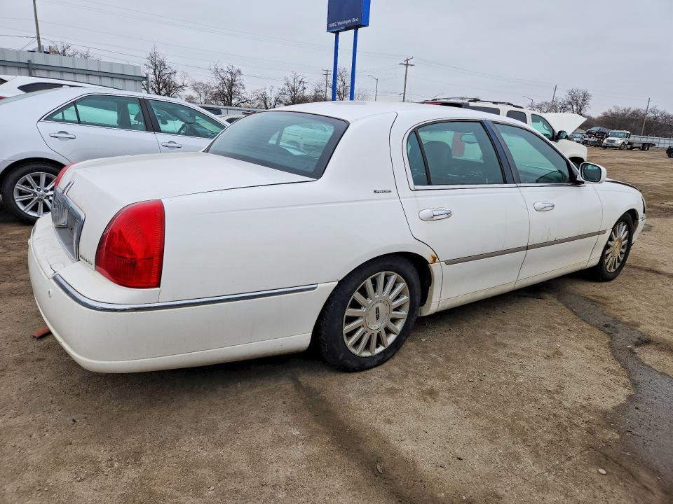 2003 Lincoln Town car Signature