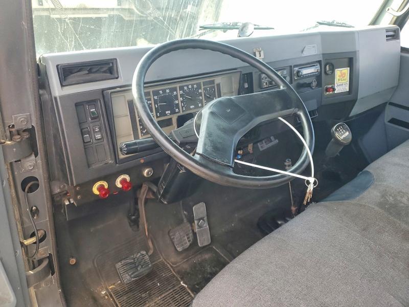 1995 International 4700 Semi Truck
