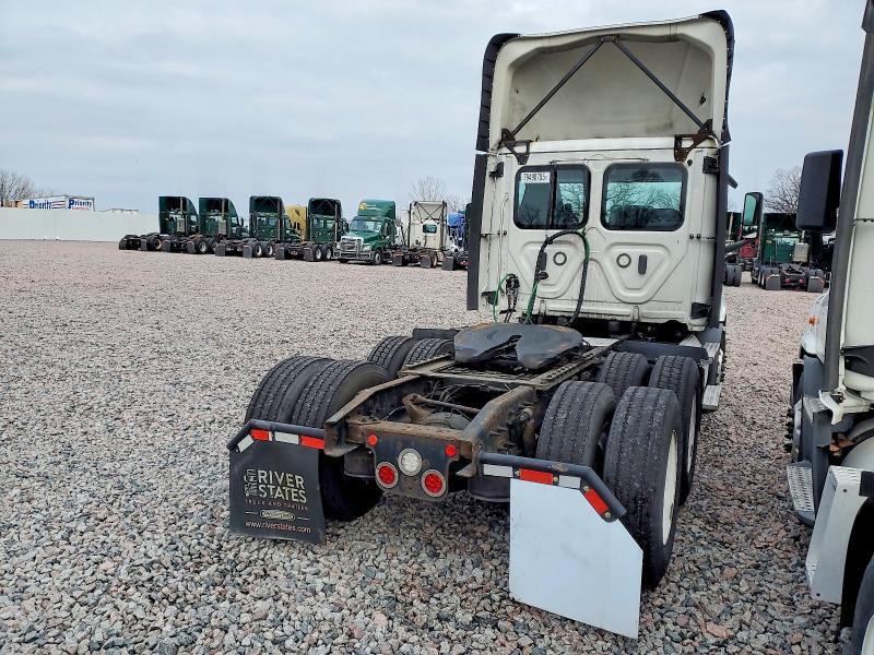 2019 Freightliner Cascadia 116 Semi Truck