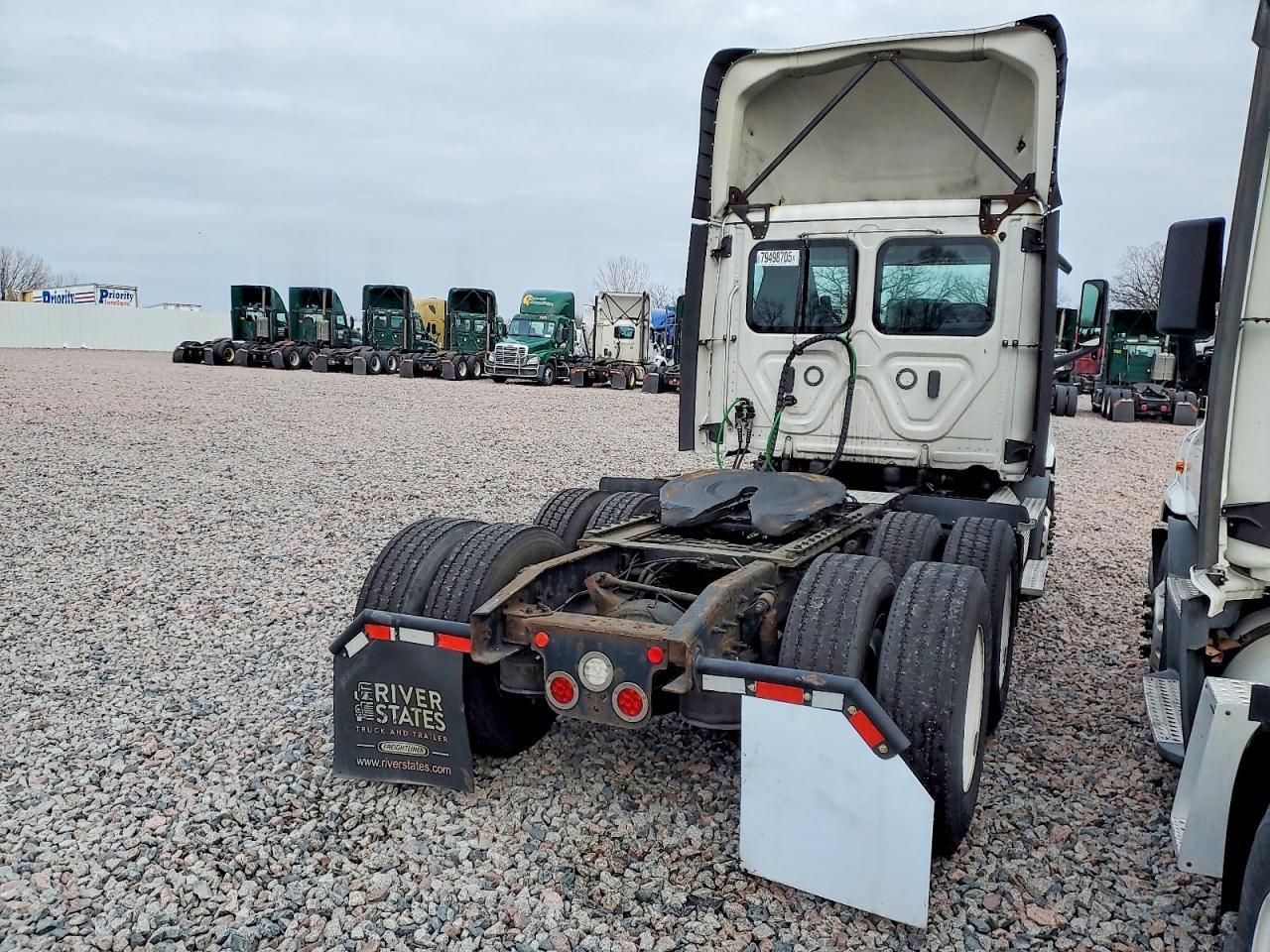 2019 Freightliner Cascadia 116 Semi Truck