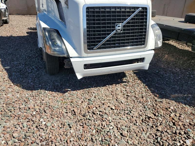 2014 Volvo VNL Semi Truck