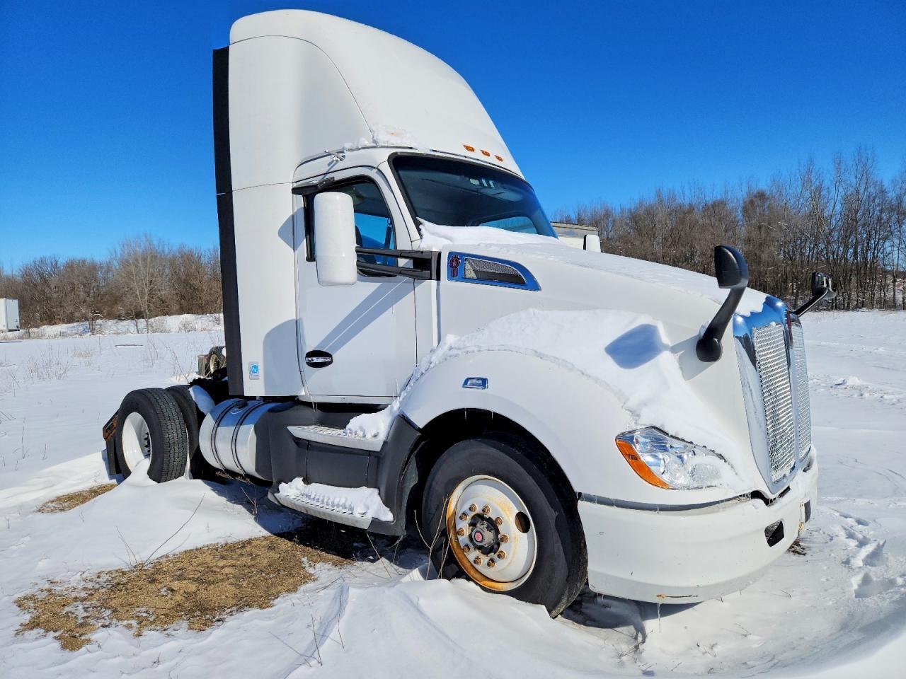 2016 Kenworth T680 Semi Truck