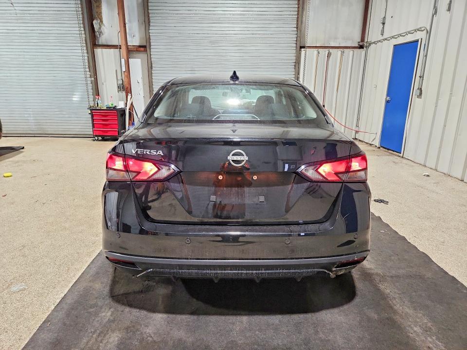 2025 Nissan Versa sv