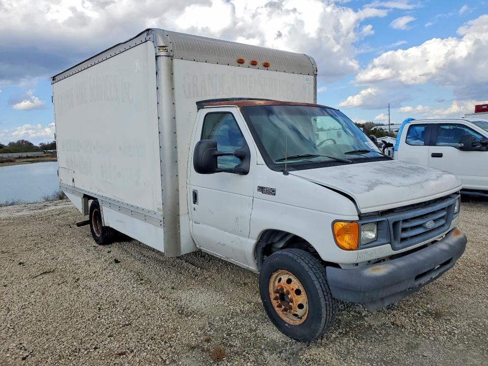 2005 Ford E350 BOX Truck