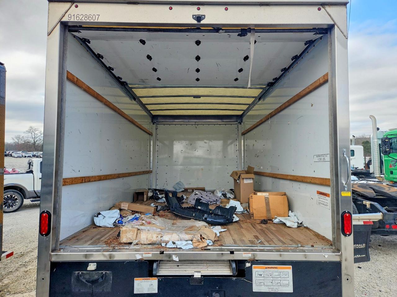 2023 GMC Savana BOX Truck