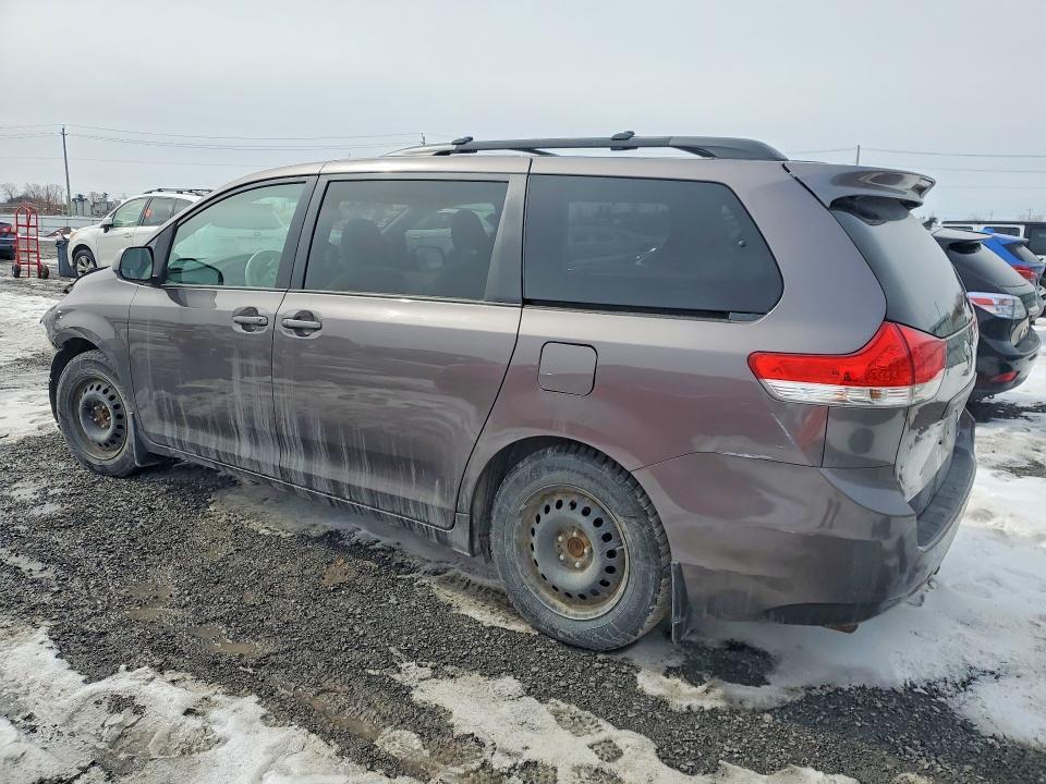 2012 Toyota Sienna le 8-passenger