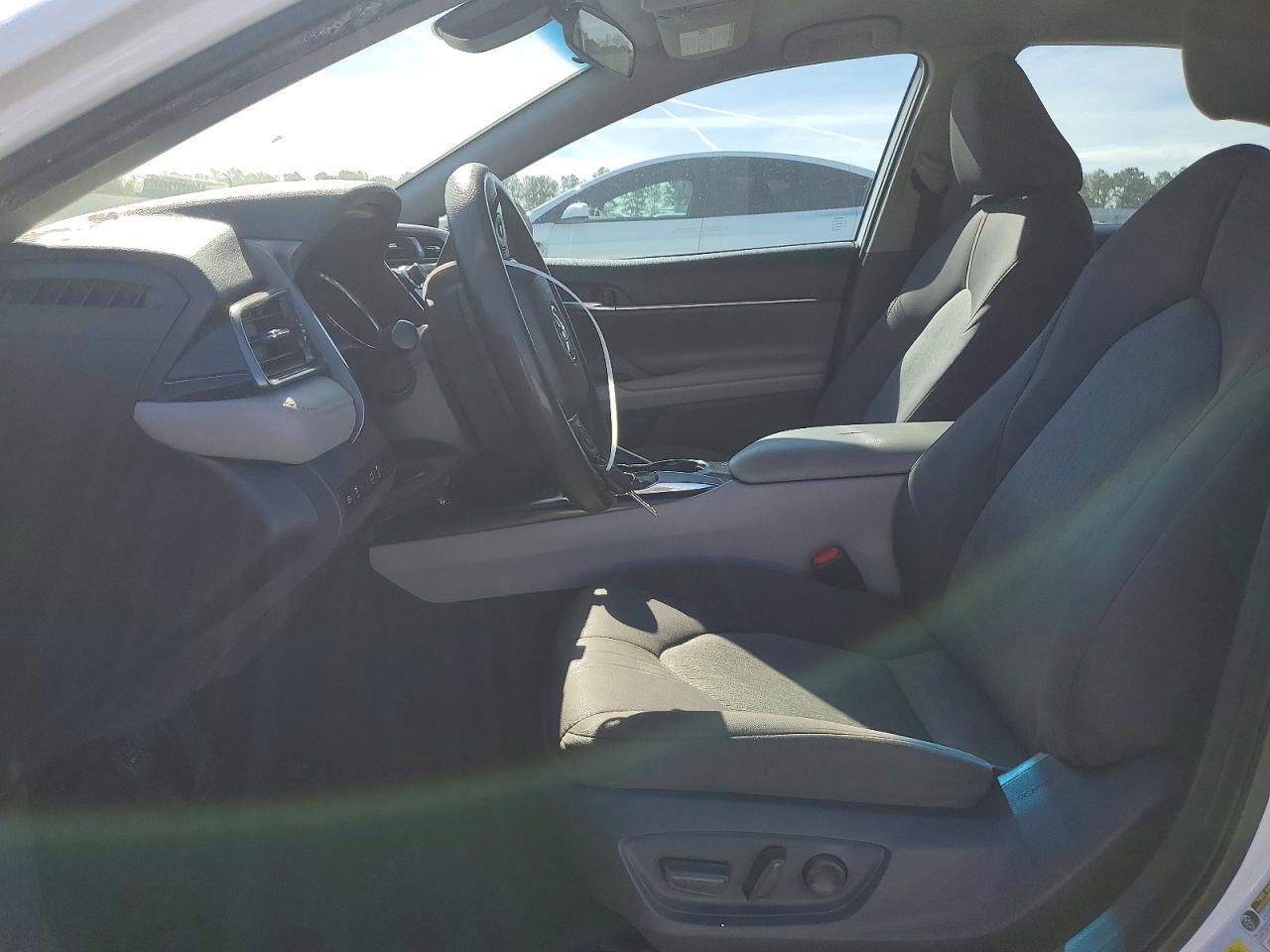 2020 Toyota Camry le