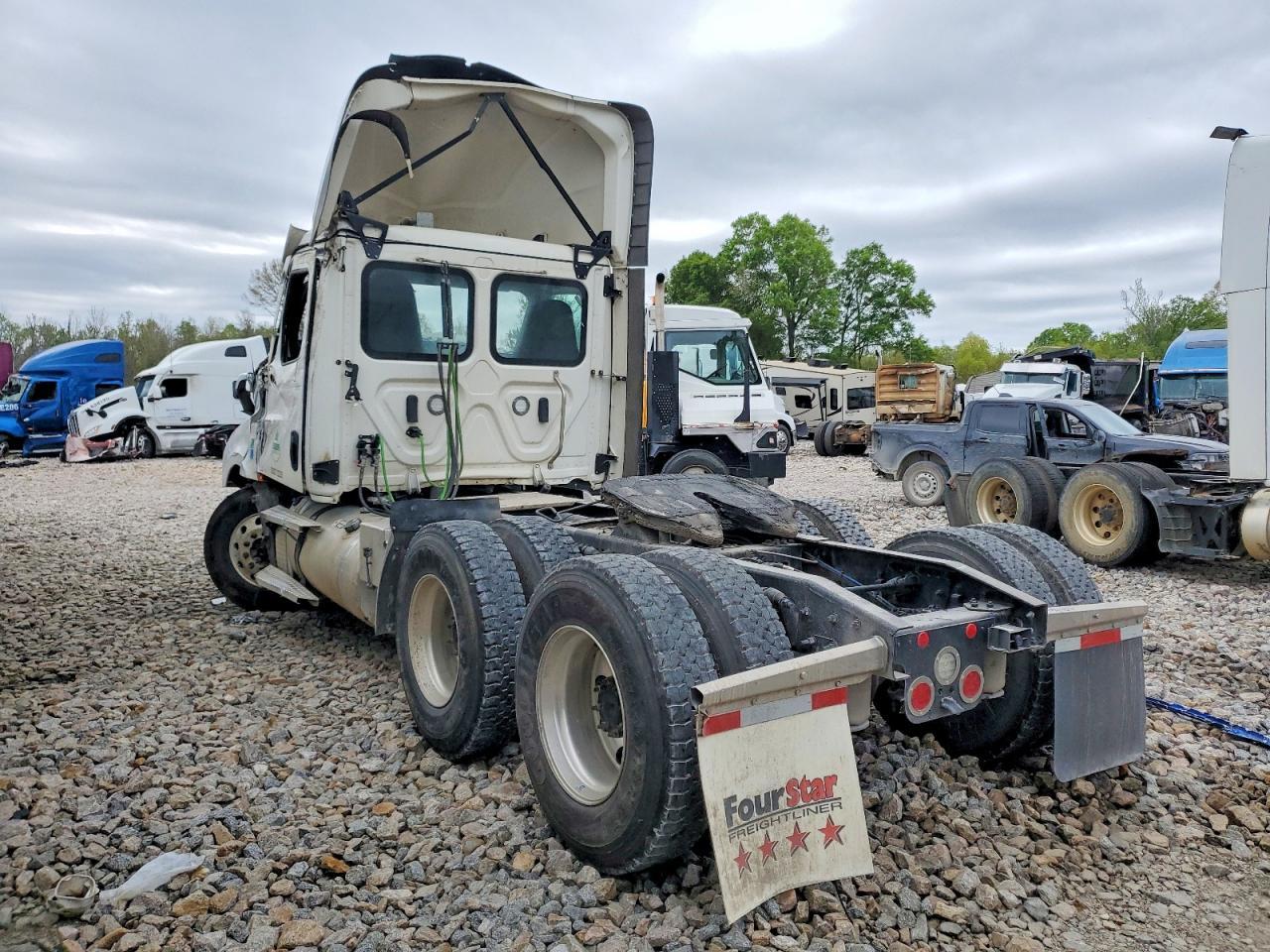 2024 Freigliner 2024 Freightliner Cascadia 126 DAY Cab Semi Truck