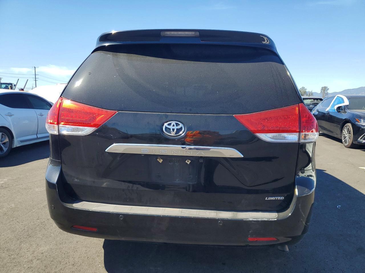 2012 Toyota Sienna Limited 7-passenger
